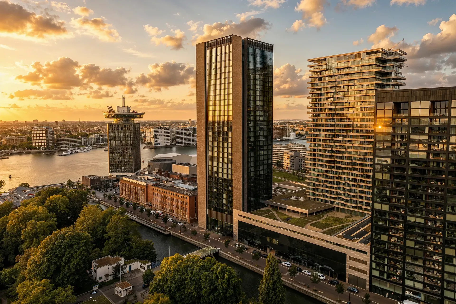 Yvie TOWERS Luftaufnahme bei Sonnenuntergang